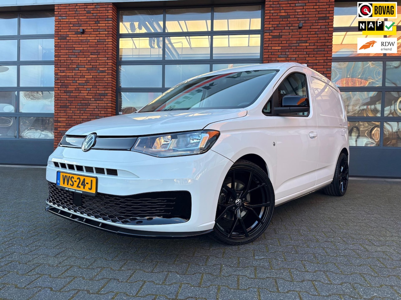 Volkswagen Caddy Cargo - 2.0 TDI Sport Business|Spoilers|Schuiflades(laadruimte)|Dakspoiler|Trekhaak|19 Inch - AutoWereld.nl