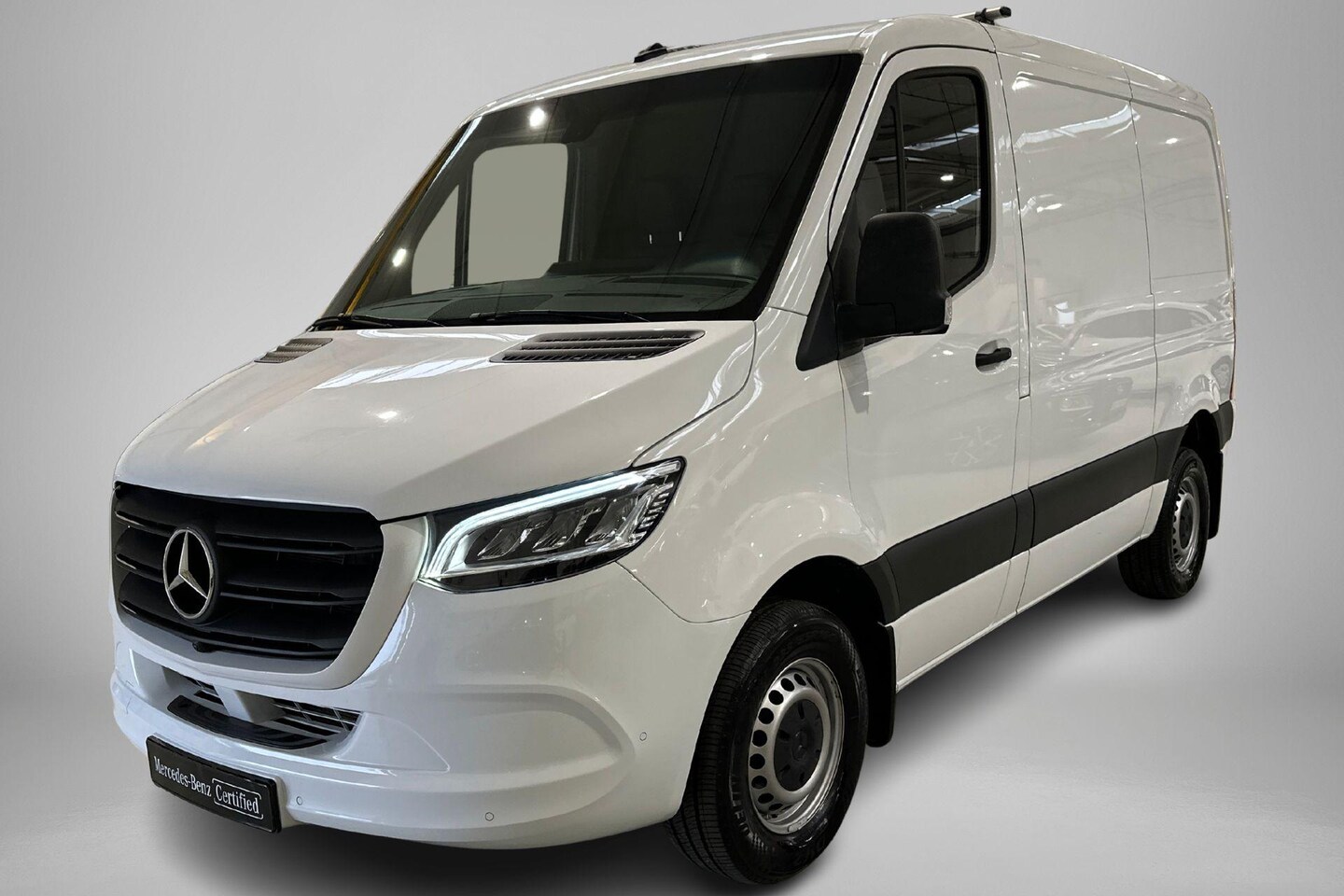 Mercedes-Benz Sprinter - 317 Diesel L1/H1 Automaat RWD | Trekhaak | Standkachel | Stoelverwarming | LED | Cruise Co - AutoWereld.nl
