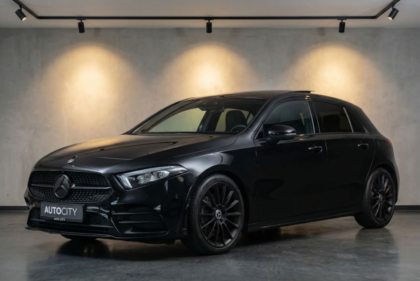 Mercedes-Benz A-klasse - A 250 Nieuw Model l Pano l Sfeerverlichting l Wide Screen - AutoWereld.nl