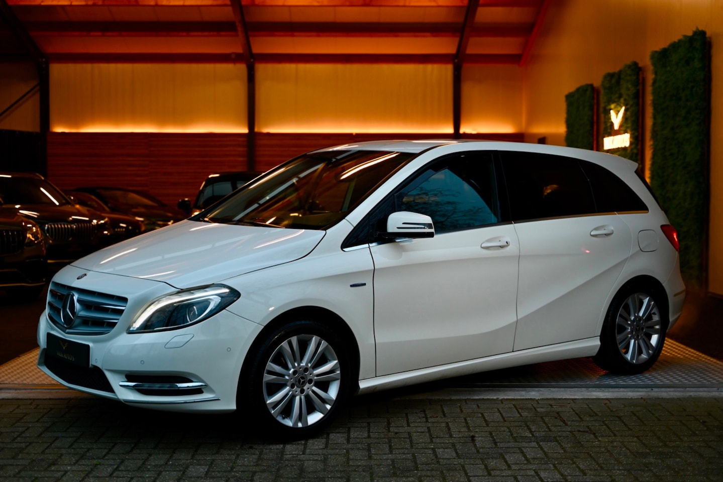 Mercedes-Benz B-klasse - 180 Ambition - Achteruitrijcamera - Xenon - Trekhaak - Ambiance Verlichting - Cruise Contr - AutoWereld.nl