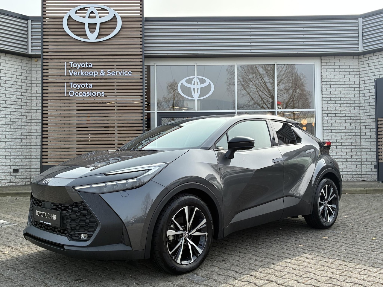 Toyota C-HR - 1.8 HYBRID 140 FIRST-EDITION STOEL/STUURVERW BLIND-SPOT PARK-SENSOREN NAVI APPLE/ANDROID E - AutoWereld.nl