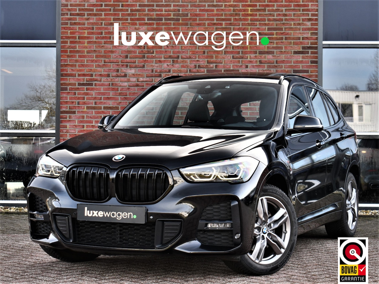 BMW X1 - xDrive25e M-Sport Pano El-zetels Camera Carplay El-klep Shadowline - AutoWereld.nl