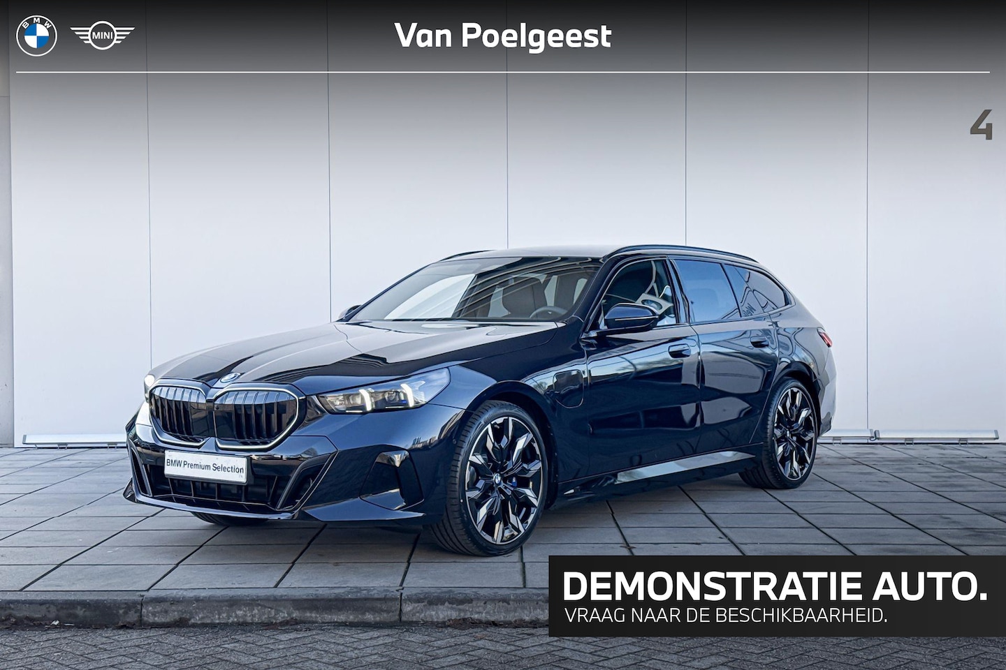 BMW 5-serie Touring - 530e xDrive M-Sport Pro / Glazendak / 21inch / Driving assistant prof / Trekhaak / Carbon - AutoWereld.nl
