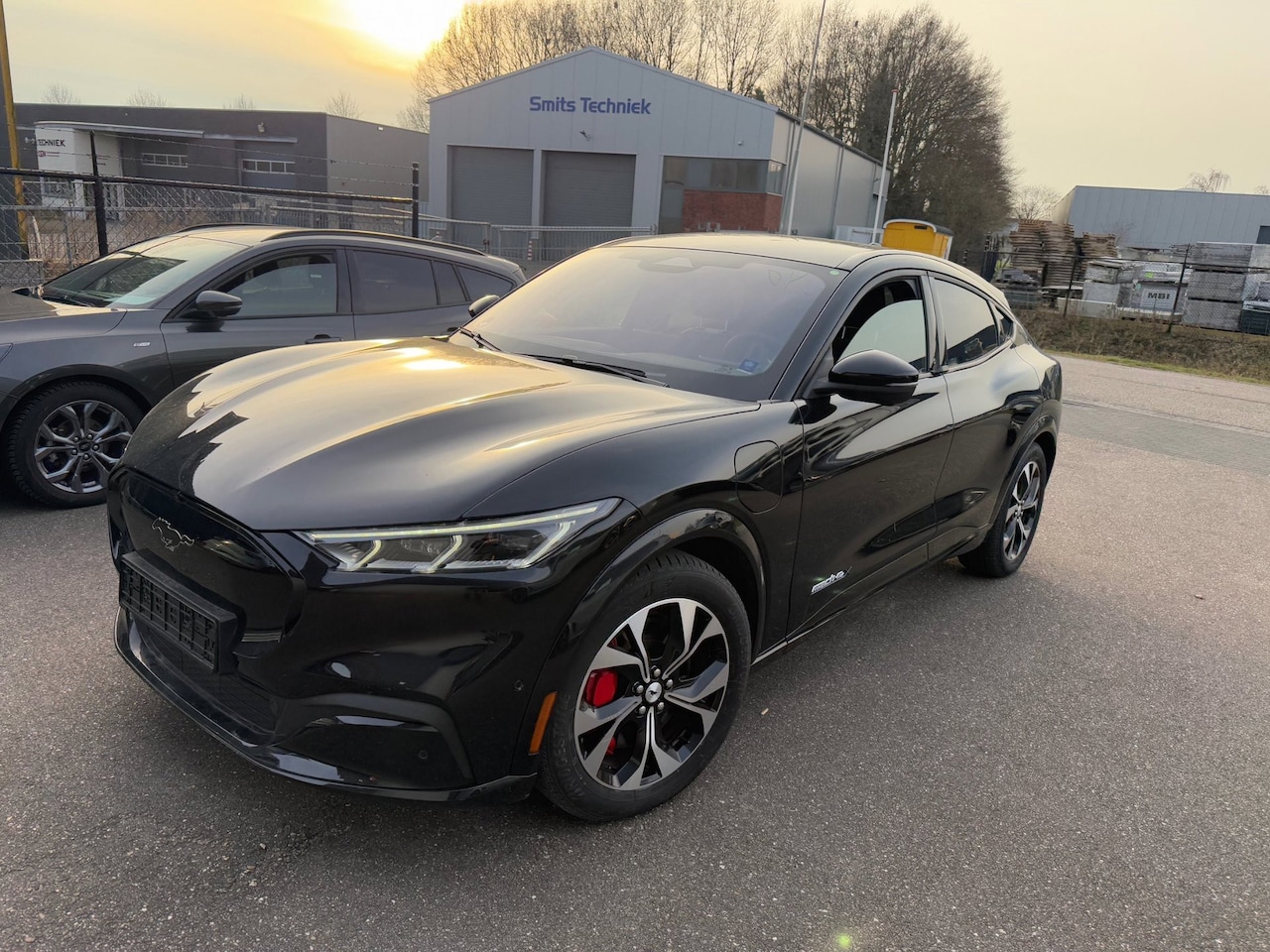 Ford Mustang Mach-E - Extended First Edition AWD 98 kWh Panorama, Navi, Winter pack BOMVOL! - AutoWereld.nl