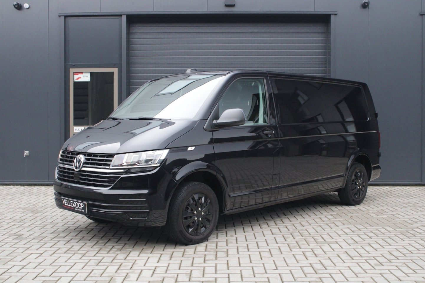 Volkswagen Transporter - 2.0 TDI L2H1 28 Economy Business | Trekhaak | Cruise Control | Airco | PDC | Carplay | Fab - AutoWereld.nl