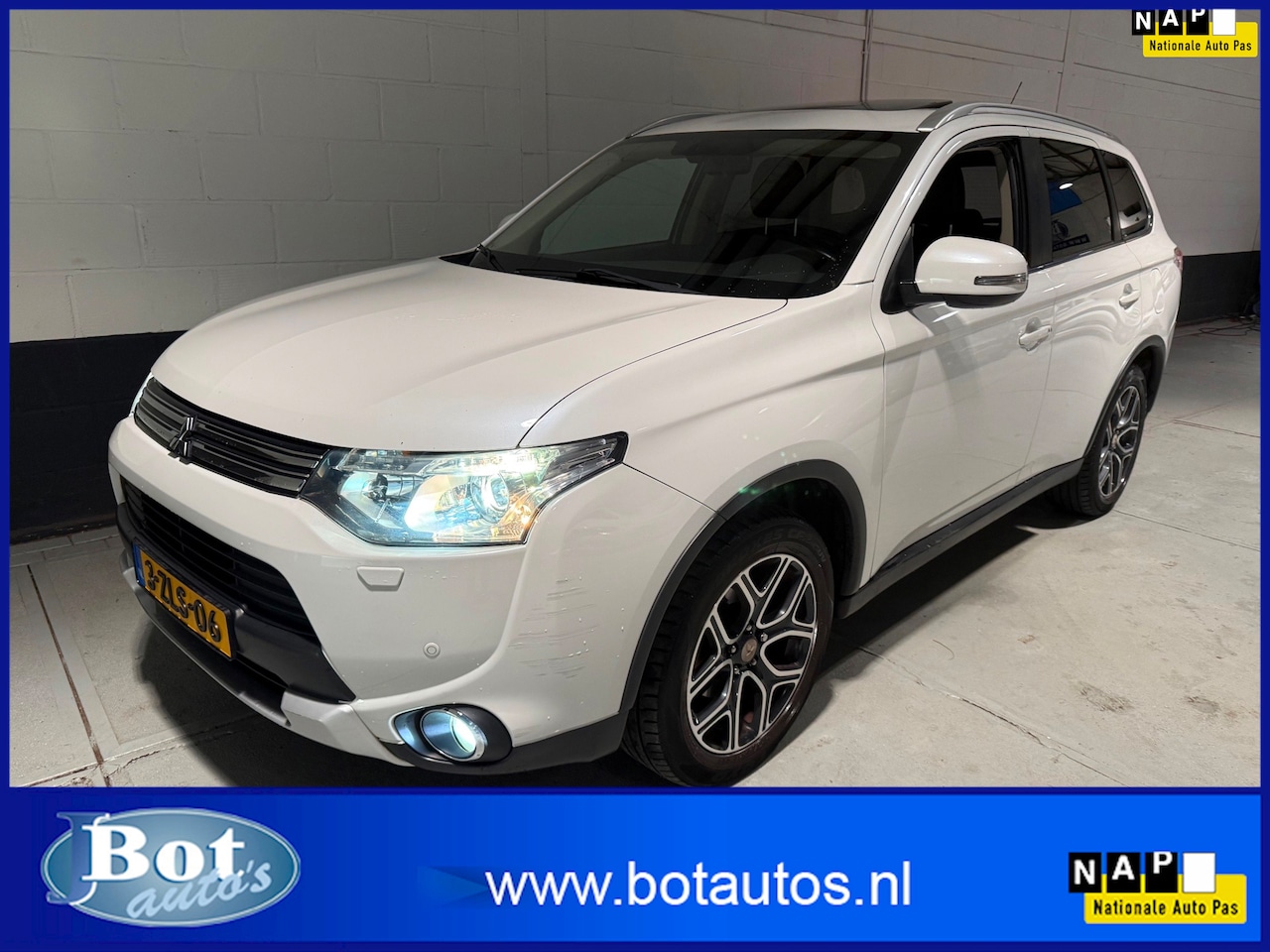 Mitsubishi Outlander - 2.0 PHEV Instyle X-Line 2.0 PHEV Instyle X-Line - AutoWereld.nl