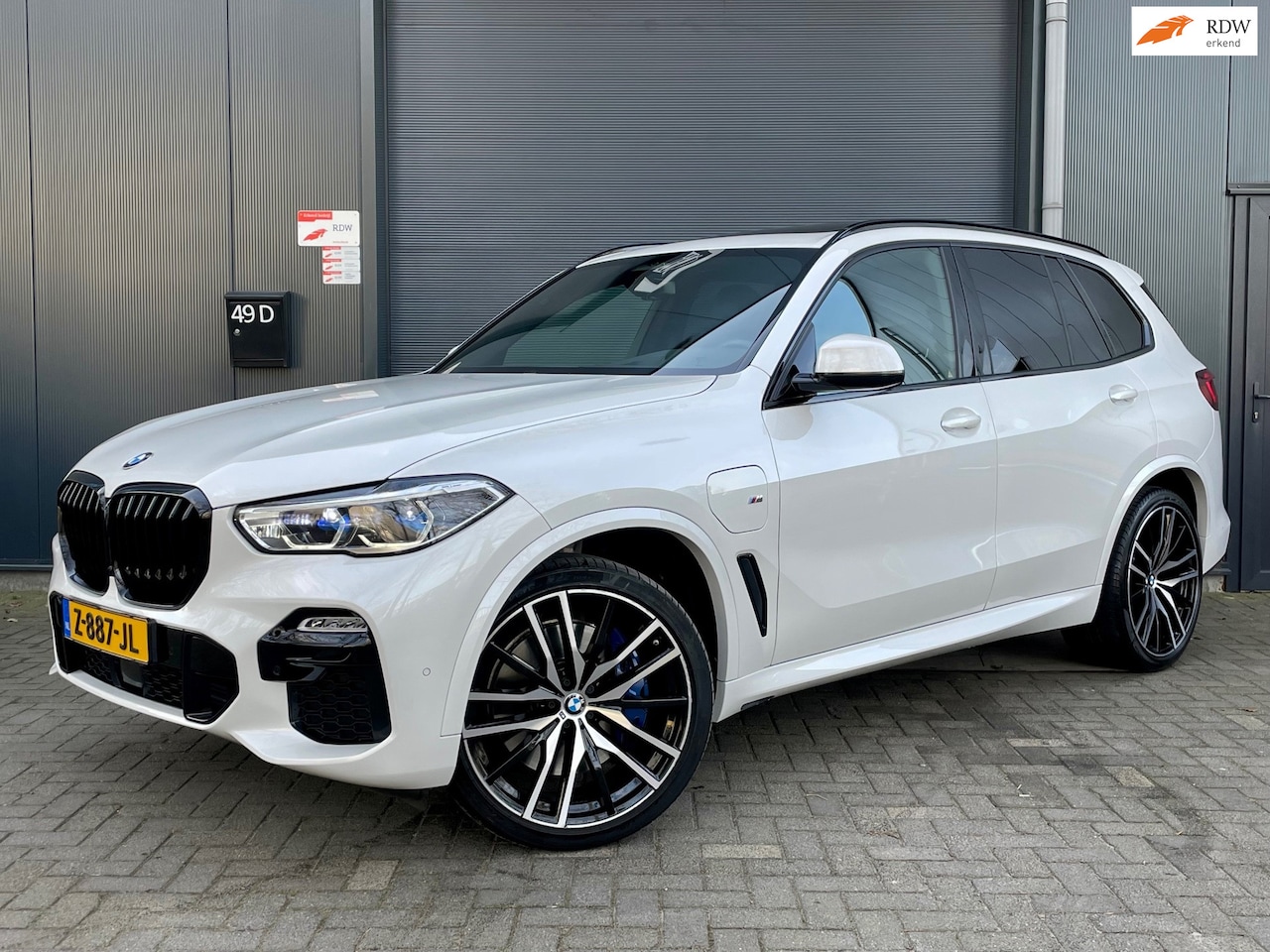 BMW X5 - XDrive45e High Executive BTW HUD CARPLAY PANO LASERLIGHT SOFTCLOSE KEYLESS MEMORYSEATS LUC - AutoWereld.nl