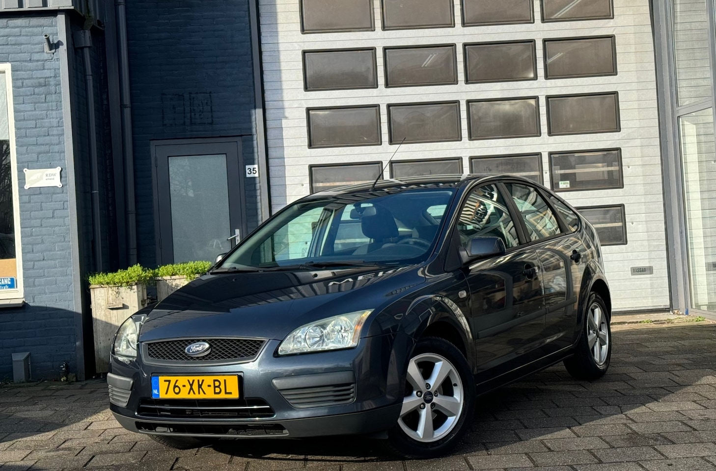 Ford Focus - 1.6-16V Champion | Elek-Pakket | Airco | PDC | 5-DRS - AutoWereld.nl