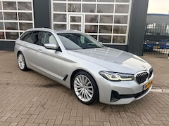 BMW 5-serie Touring - 540i xDrive High Executive Luchtvering - Achterasbesturing - Dealeronderhouden - Panoramadak - Rijassistentiepakket