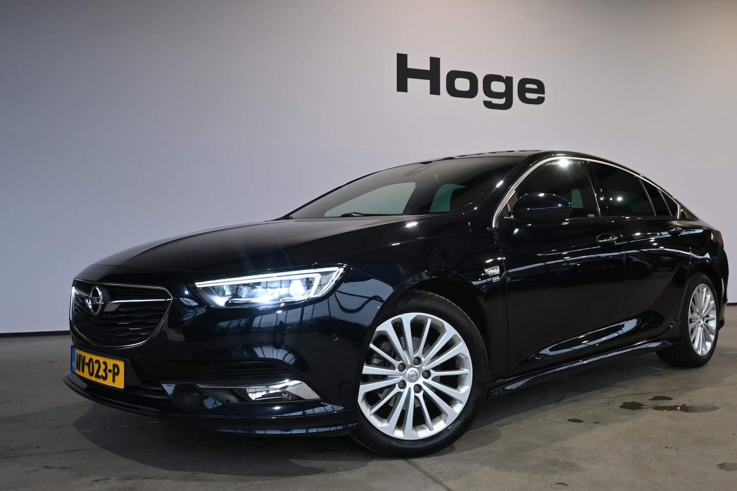 Opel Insignia Grand Sport - 1.5 Turbo Business Executive Clima Navigatie Goed Onderhouden! Inruil Mogelijk! - AutoWereld.nl