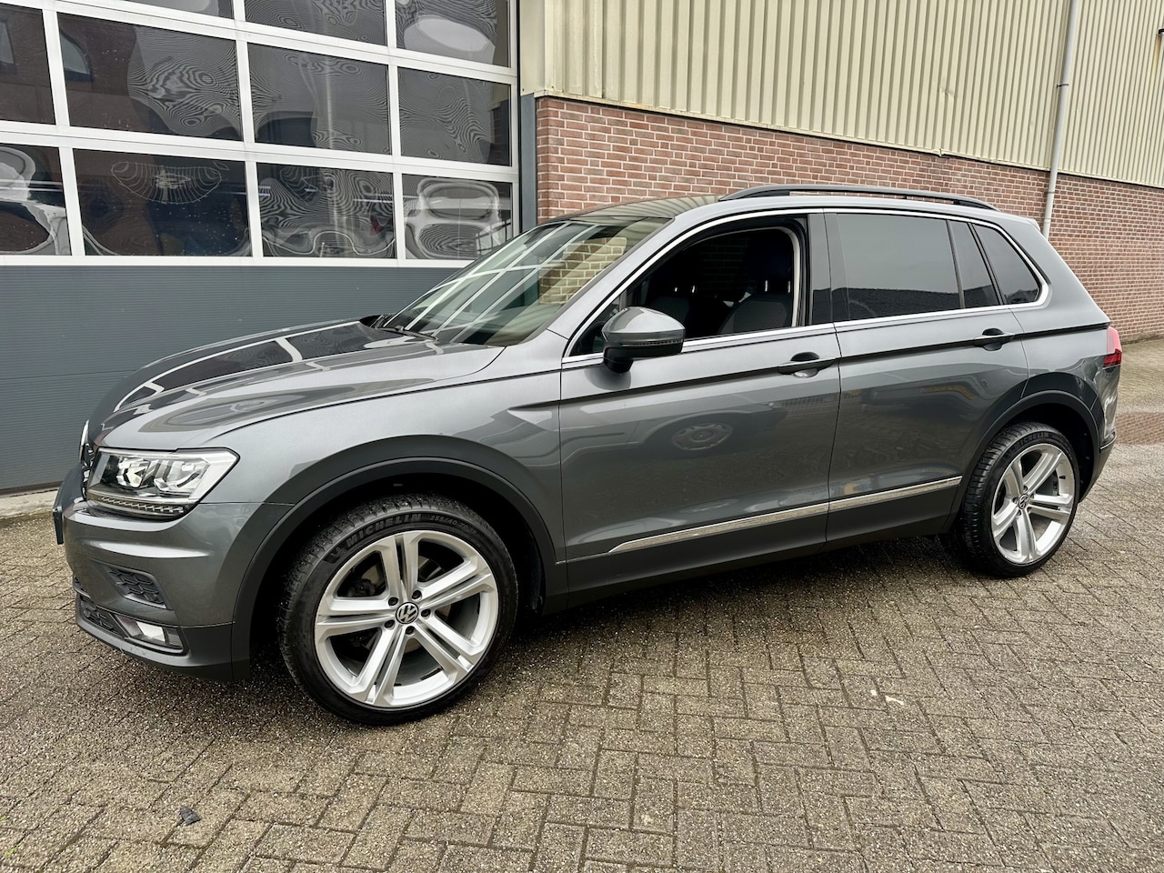 Volkswagen Tiguan - 2.0 TDI 150pk DSG/Aut. Grijs kenteken/Van Airco,Cruise,Navi,Camera,Sfeerverl,Pdc,19 Lmv - AutoWereld.nl