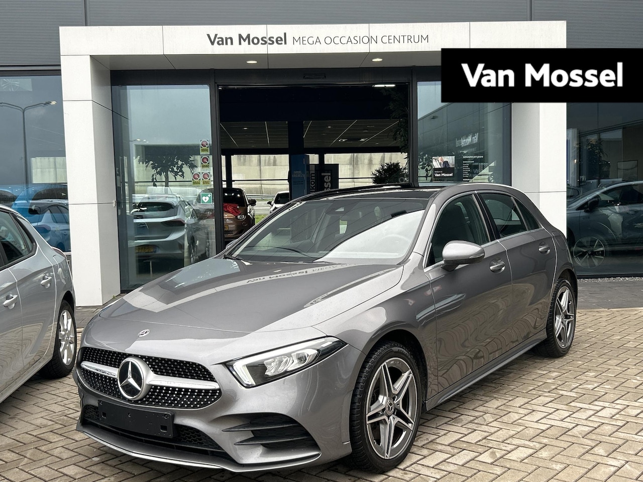 Mercedes-Benz A-klasse - AMG-Line 250e | Panoramadak | Stoelverwarming | | Sfeerverlichting | Climate Control - AutoWereld.nl
