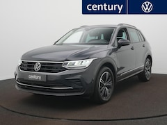 Volkswagen Tiguan - 1.4 eHybrid Life Automaat - Navigatie - Camera - LED - Park Assist - ACC