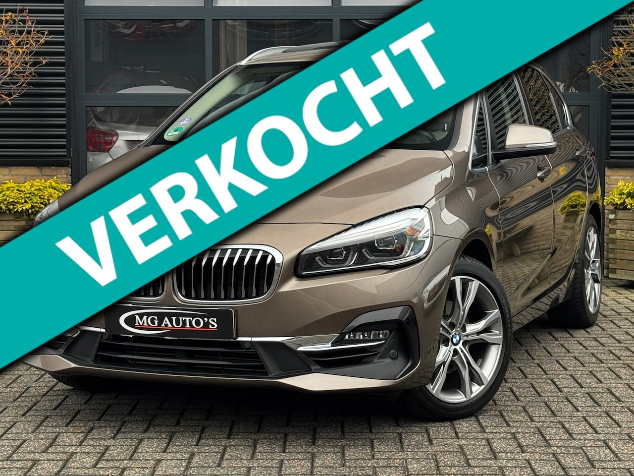 BMW 2-serie Active Tourer - 218i High Executive | Trekhaak | Panoramadak | Navigatie | Cruise Control | Achteruitrijca - AutoWereld.nl