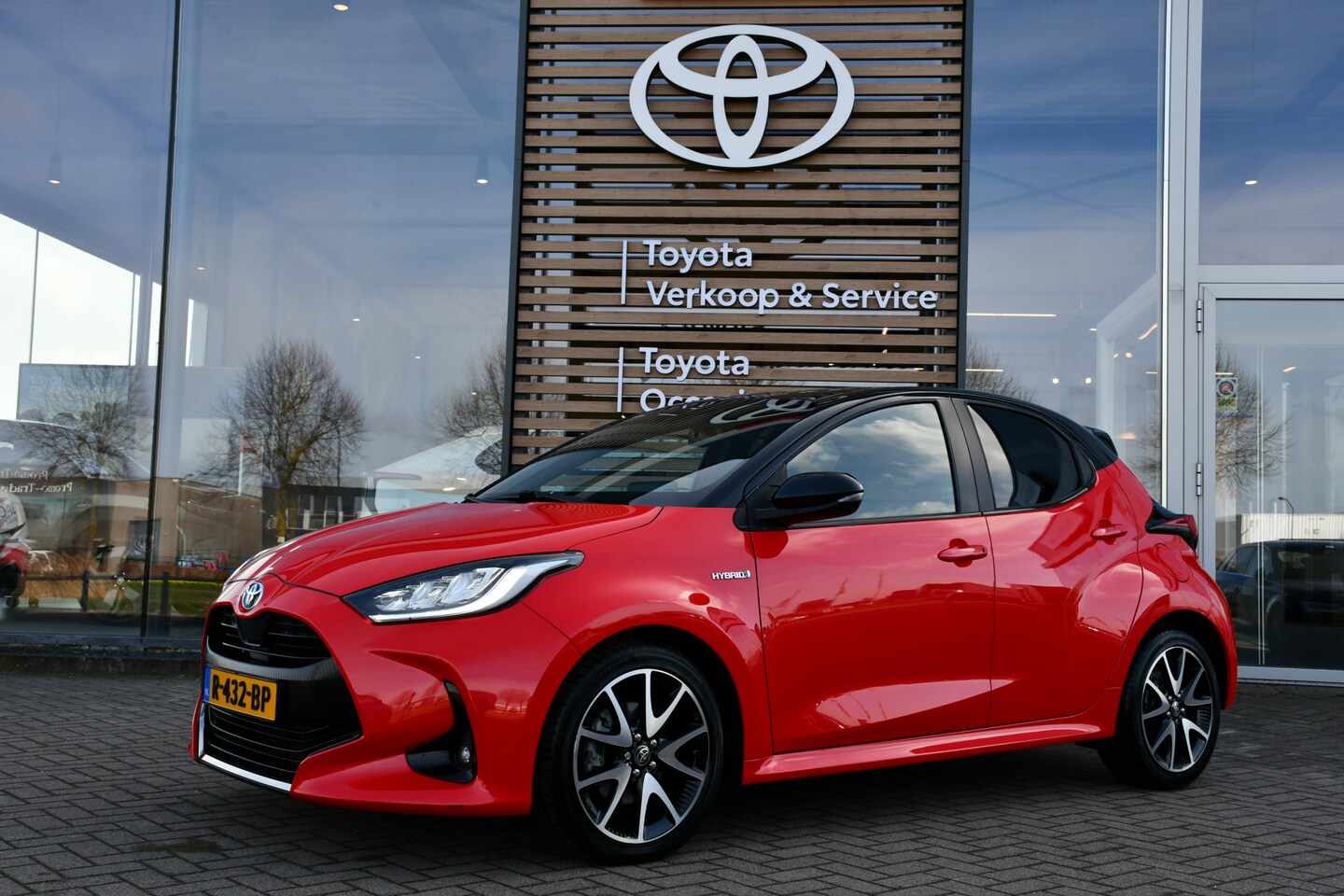 Toyota Yaris - 1.5 Hybrid Launch Edition Limited Automaat 116pk | Head-up display | Stuurwiel verwarmd | - AutoWereld.nl