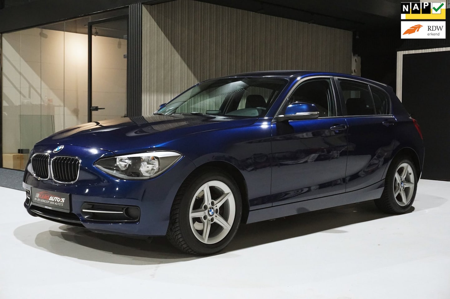 BMW 1-serie - 116i Business Sport Airco Cruise Mfs Lmv Elek Rm - AutoWereld.nl