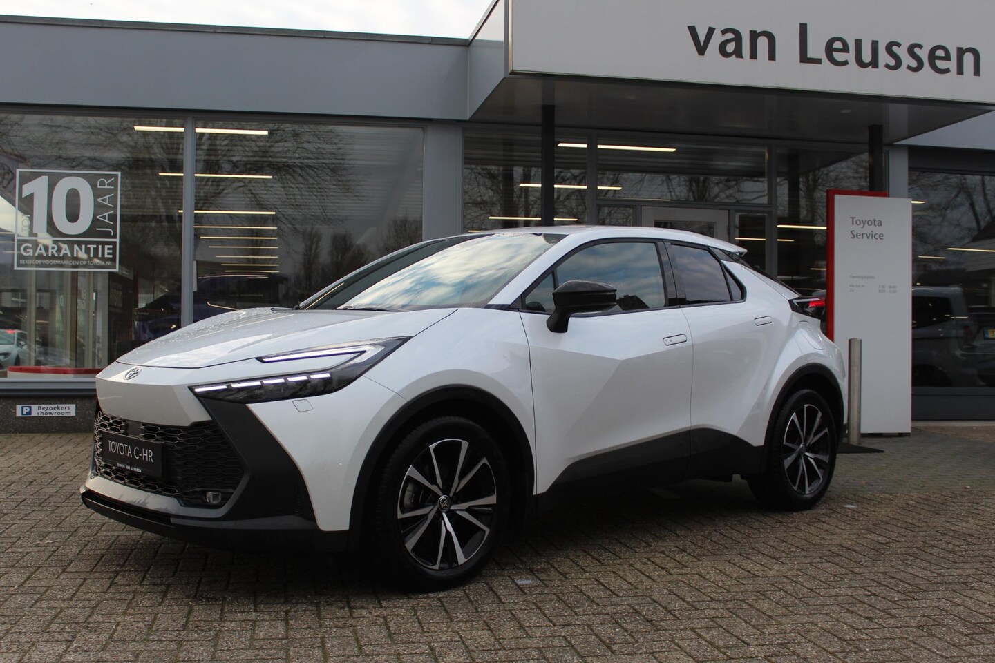 Toyota C-HR - 1.8 HYBRID 140 FIRST-EDITION STOEL/STUURVERW. DODEHOEK DETECTIE NAVI LED APPLE/ANDROID KEY - AutoWereld.nl