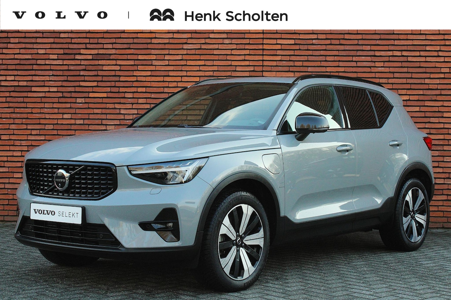 Volvo XC40 - T4 Plug-in hybrid Ultimate Dark | Panoramisch schuif-/kantel dak | Elektrisch verstelbare - AutoWereld.nl