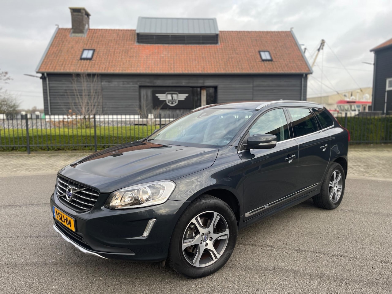 Volvo XC60 - 2.0 T5 FWD 245PK SUMMUM LEER NAVI TREKHAAK 127000KM NAP!! - AutoWereld.nl