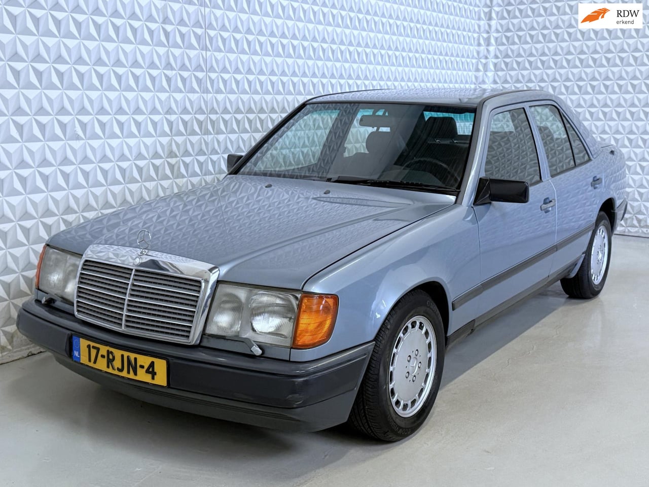Mercedes-Benz 200-500 (W124) - 300 E Automaat Schuifdak Airco Leer Radio/cd - AutoWereld.nl