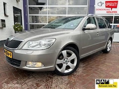 Skoda Octavia Combi - 1.2 TSI Elegance * NAVIGATIE * TREKHAAK