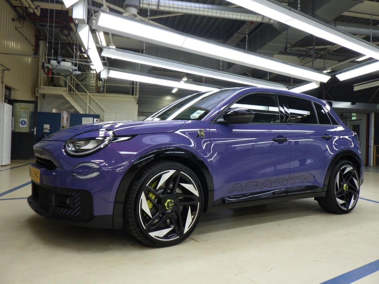 Abarth 600e - Scorpionissima 54 kWh 280pk | SABELT-Seats | Torsen-Sper differentieel | Adaptive Cruise | - AutoWereld.nl