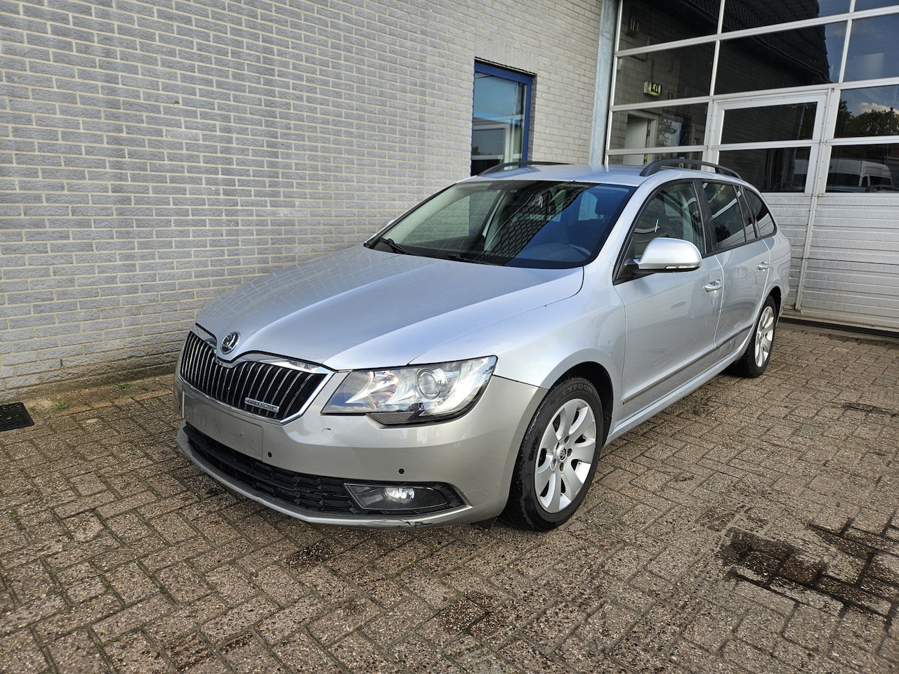 Skoda Superb Combi - 1.6 TDI Active Business 1.6 TDI Active Business - AutoWereld.nl