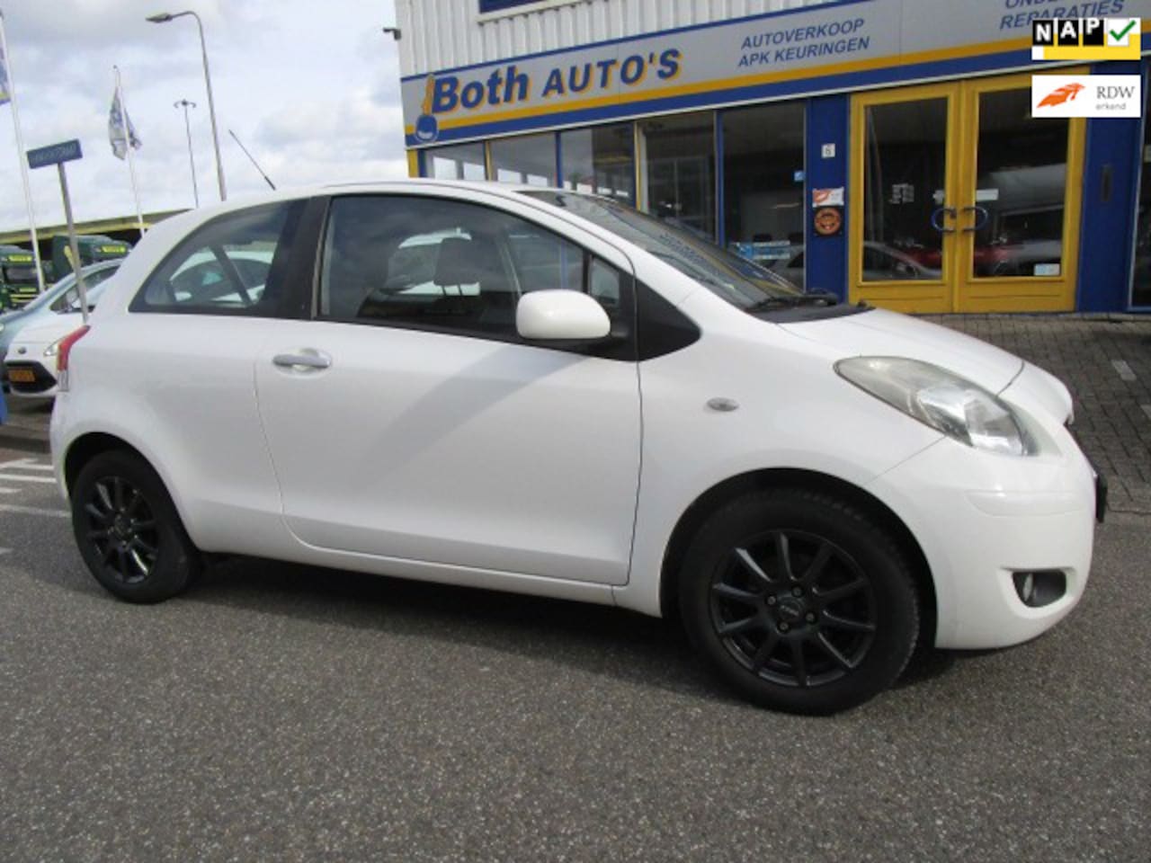 Toyota Yaris - 1.3 VVT-i Aspiration 1.3 VVTi Aspiration - AutoWereld.nl