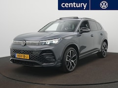 Volkswagen Tiguan - 1.5 eHybrid R-Line Edition Panoramadak - 272pk uitvoering - Navigatie - 20 Inch - Trekhaak