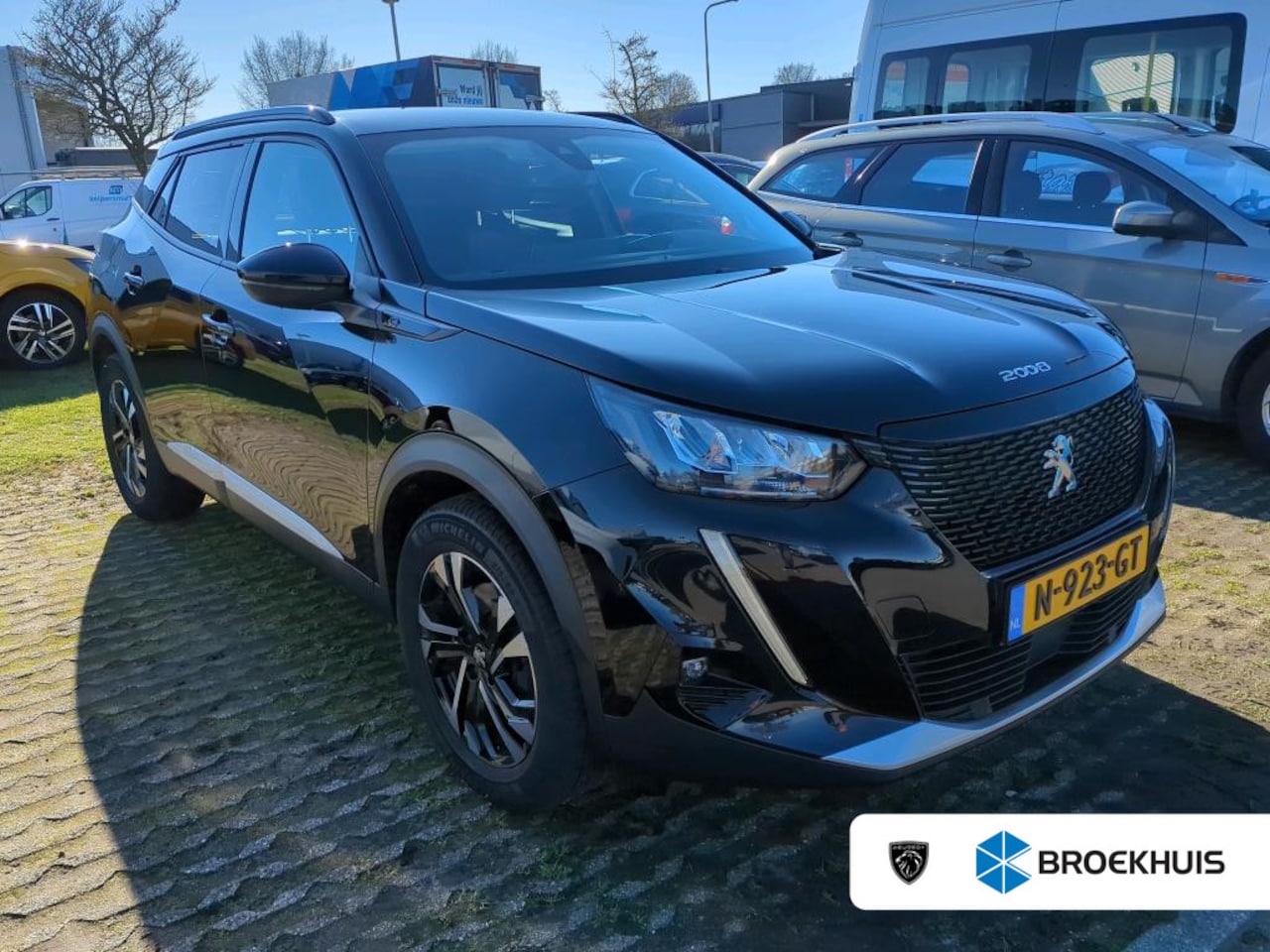 Peugeot e-2008 - EV Allure Pack 50 kWh 3 Fase | Afn. Trekhaak | Achteruitrijcamera | Navigatie by App | Ful - AutoWereld.nl