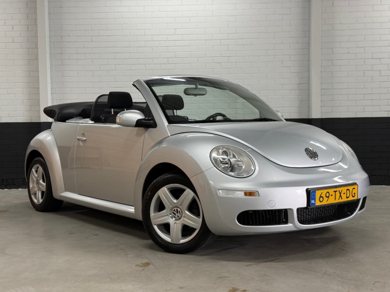 Volkswagen New Beetle Cabriolet - 1.6 Highline 1.6 Highline, 1e eigenaar! Sublieme staat! Voll. dealer/gar. ond - AutoWereld.nl