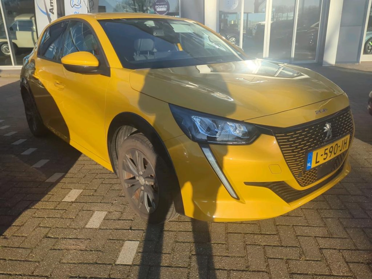 Peugeot e-208 - EV Allure Pack 50 kWh 3 Fase 11kW | Navigatie | Achteruitrijcamera | Keyless-Start | Full- - AutoWereld.nl