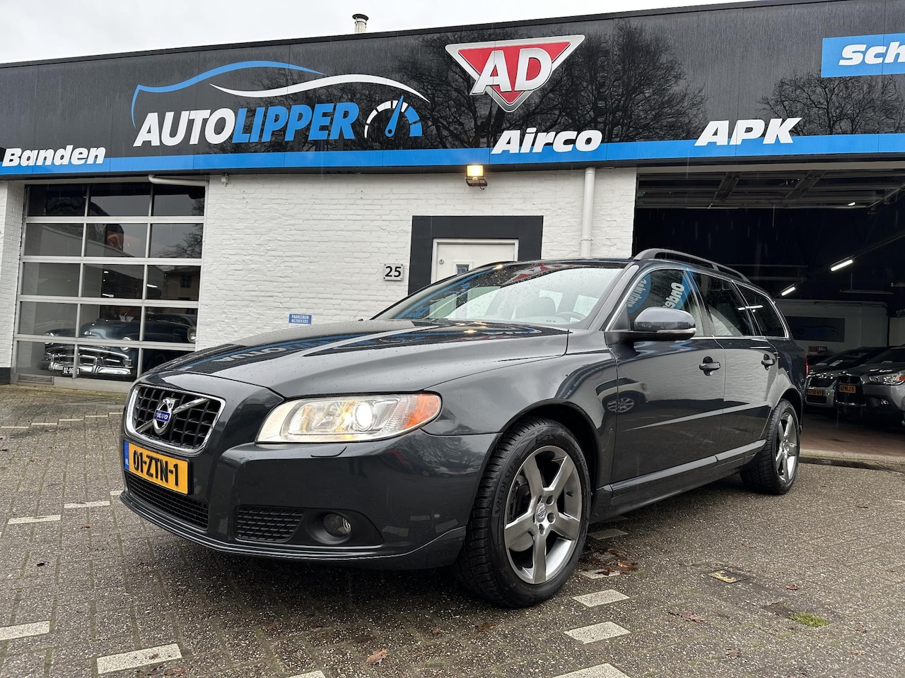 Volvo V70 - 1.6 T4 Nordic /CC/Automaat/Vol leder/Lm velgen/All season banden/Trehaak - AutoWereld.nl