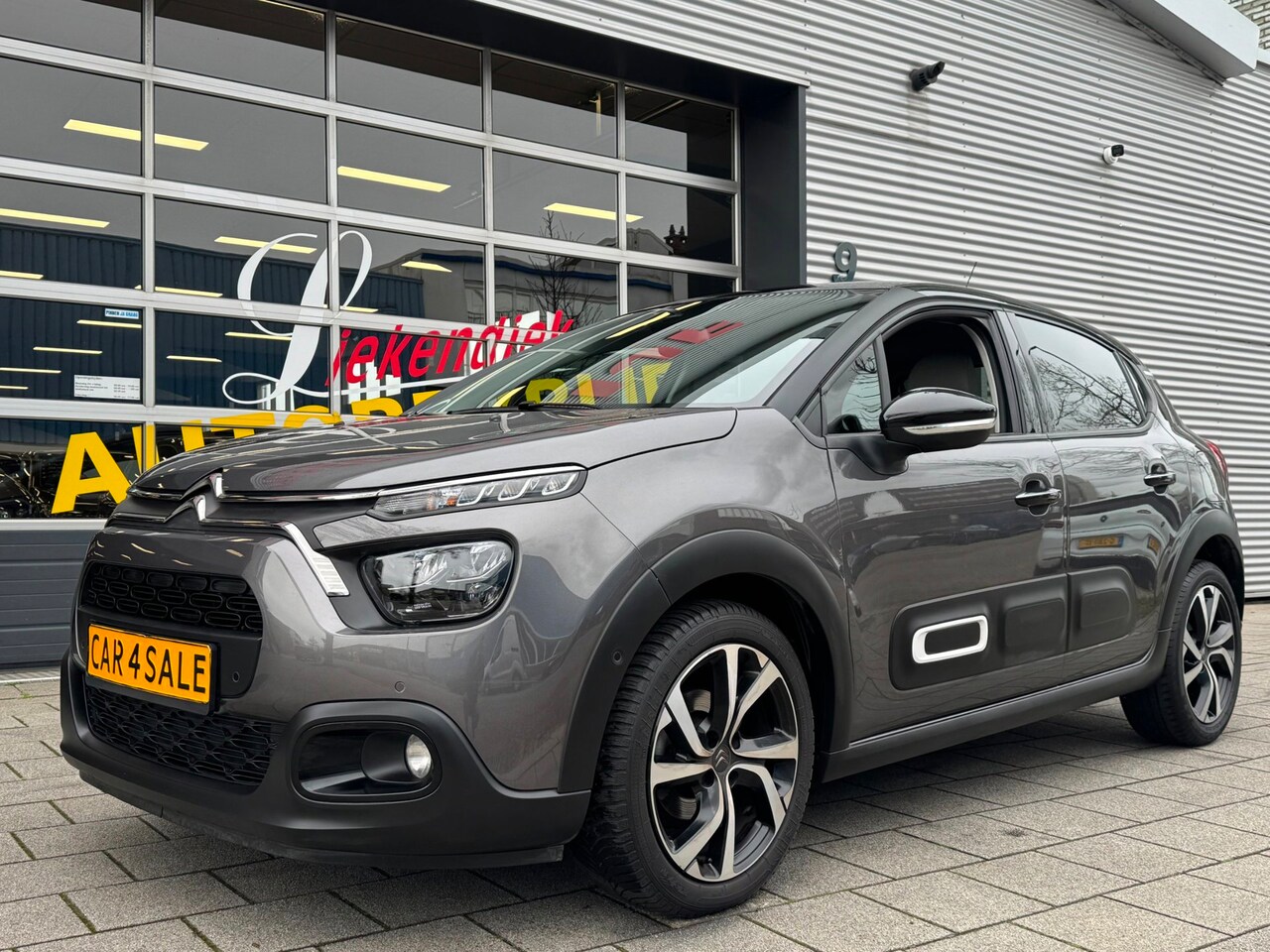Citroën C3 - 1.2 PureTech Shine - Navigatie / Apple CarPlay I Airco I PDC I LED I Sport velgen I Veilig - AutoWereld.nl