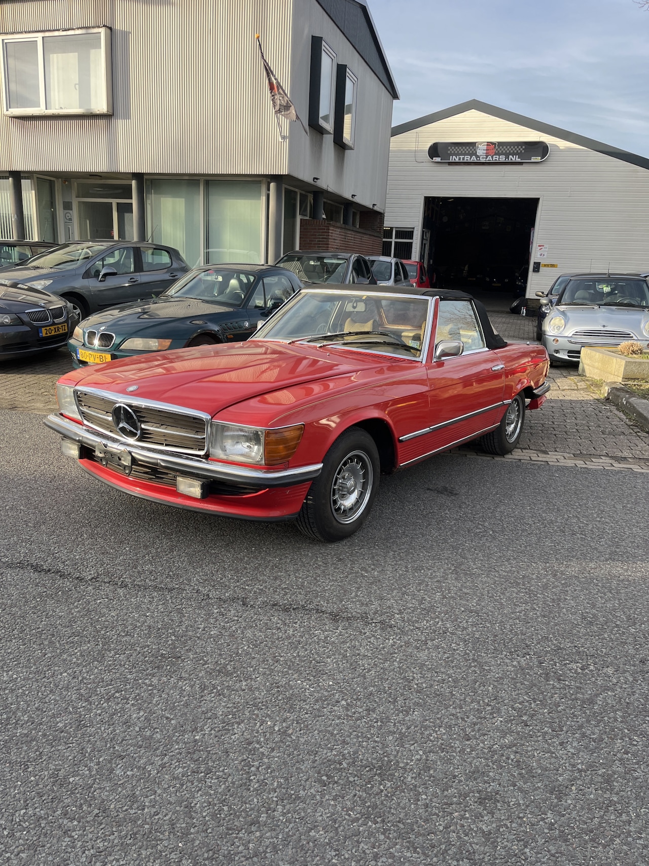 Mercedes-Benz SL-klasse Roadster - 350 SL Europese uitvoering. Vrij nette SL met wat laswerk op de bekende plaatsen. Auto is - AutoWereld.nl