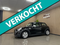 MINI Cooper - 1.5 Business * Navigatie / Parkeersensoren / Cruise control / NL Auto