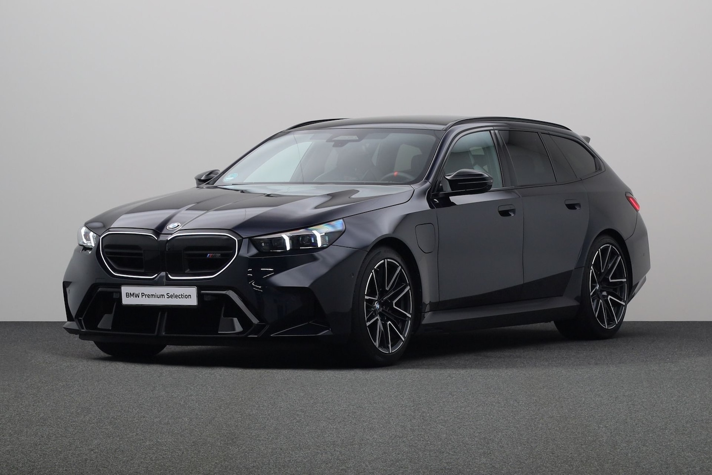 BMW 5-serie Touring - M5 | M-Drive Professional | Bowers & Wilkins Surround Sound System | Driving Assistant Pro - AutoWereld.nl