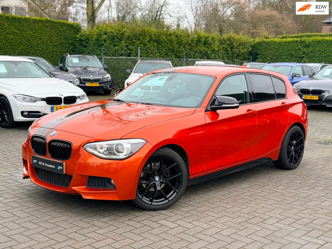 BMW 1-serie - 116i Business+ M sport|Nieuwe Ketting + Klepseals|Cruise control|Trekhaak|Climate control| - AutoWereld.nl