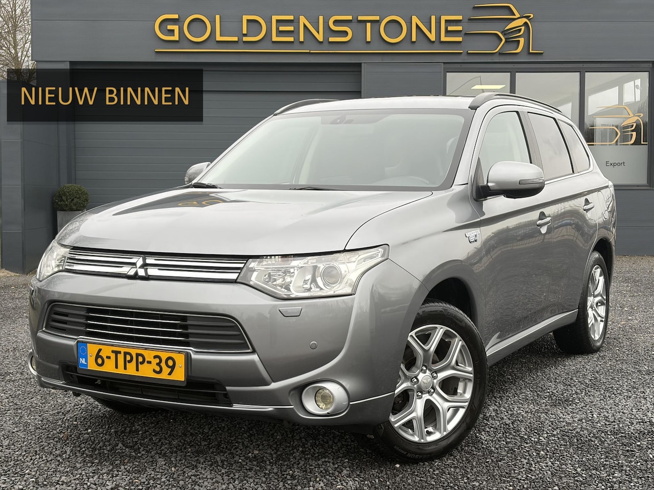 Mitsubishi Outlander - 2.0 PHEV instyle 2e Eigenaar,Trekhaak,Navi,Camera,Clima,Cruise,Stoelverwarming,Schuifdak,K - AutoWereld.nl