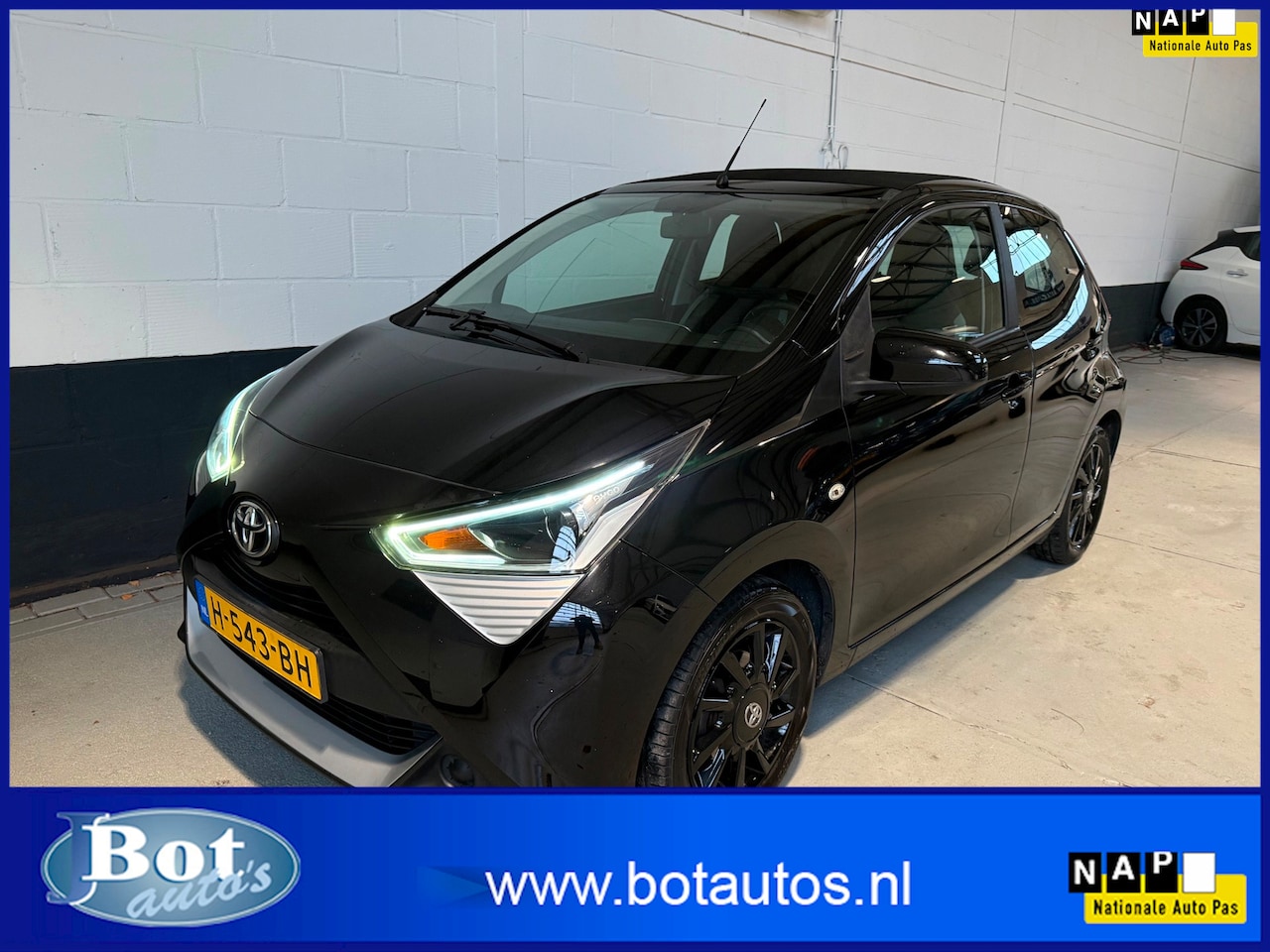 Toyota Aygo - 1.0 VVT-i x-play 1.0 VVT-i x-play - AutoWereld.nl