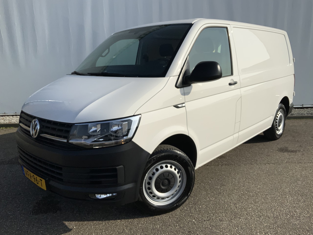 Volkswagen Transporter - 2.0 TDI L1H1 Comfortline Airco Cruise Trekhaak 2200 kg Euro 6 - AutoWereld.nl