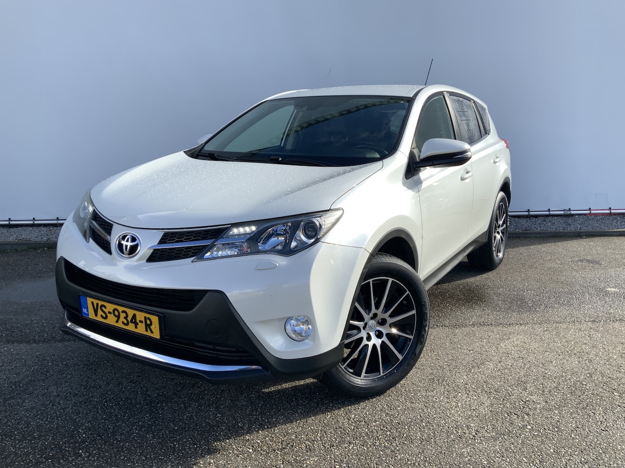 Toyota RAV4 - 2.2 D-4D Dynamic 4X4 Grijs Kenteken Airco Navi Cruise Camera Trekhaak 2000 kg Euro 5 - AutoWereld.nl