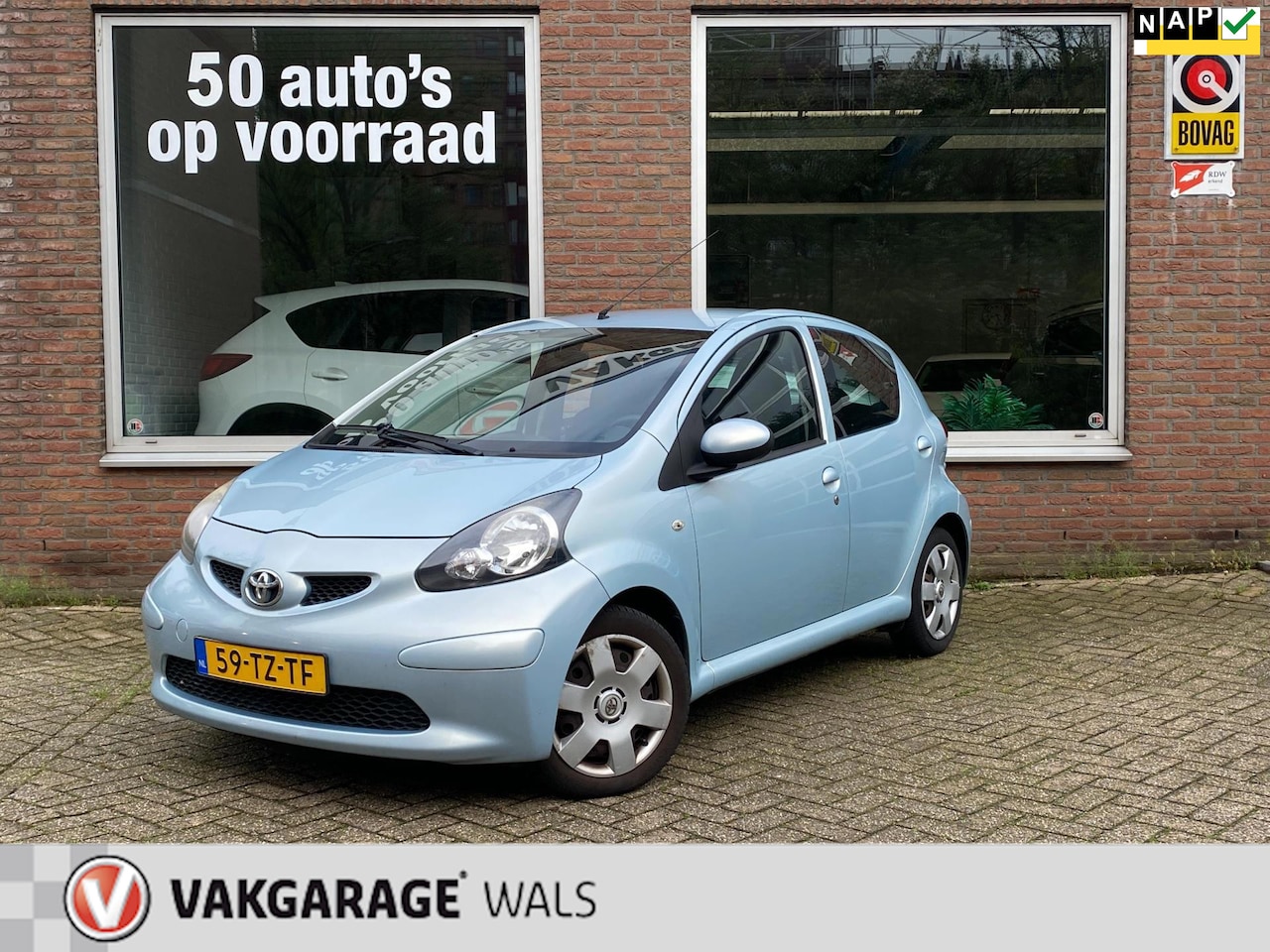 Toyota Aygo - 1.0 - 12V + | El ramen | 5-DRS | Dealer | Radio | NL - AutoWereld.nl