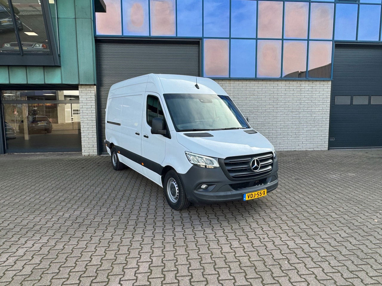 Mercedes-Benz Sprinter - 316 CDI L2H2 LED Climatecontrol MBUX 10 3.5T Haak Opstap Camera Cruisecontrol - AutoWereld.nl