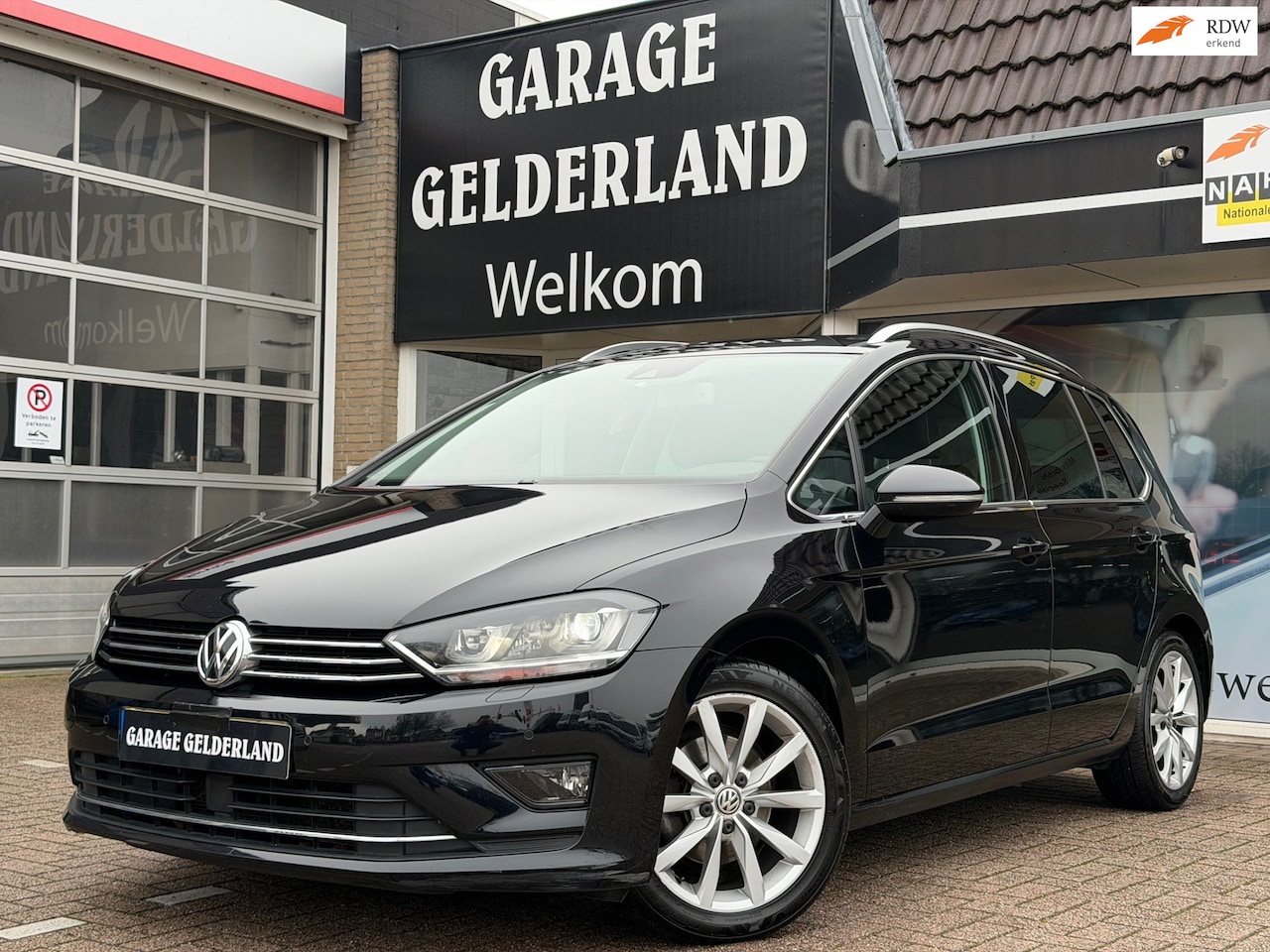 Volkswagen Golf Sportsvan - 1.4 TSI Highline | Bi-Xenon | Full-Led | Cruise | Climate | Trekhaak! - AutoWereld.nl