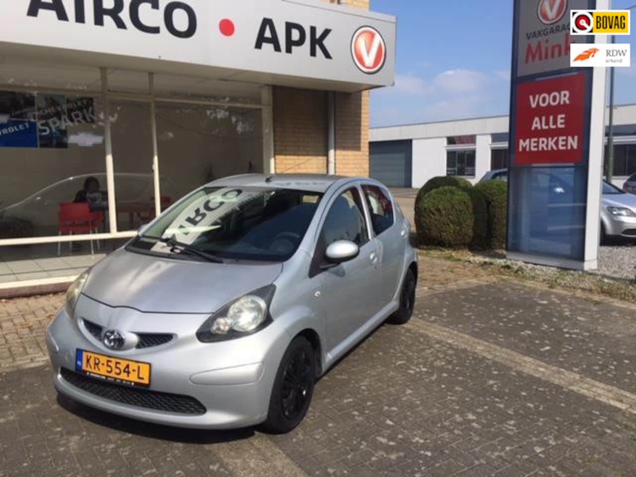 Toyota Aygo - 1.0-12V + 5DRS.AIRCO+rijdbare schade - AutoWereld.nl