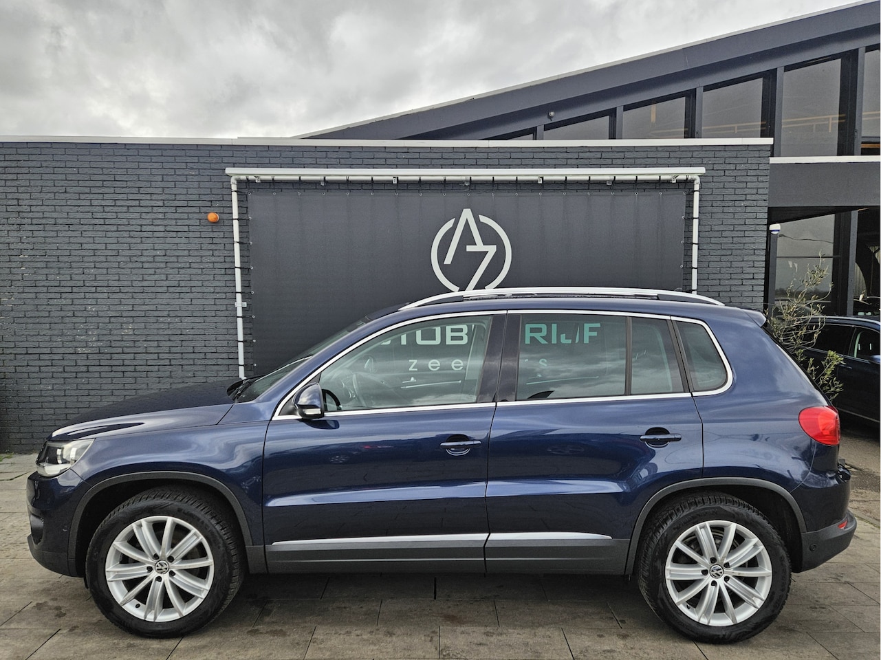 Volkswagen Tiguan - 1.4 TSI Sport&Style *Navi*AC*Pano*Full Assist* - AutoWereld.nl