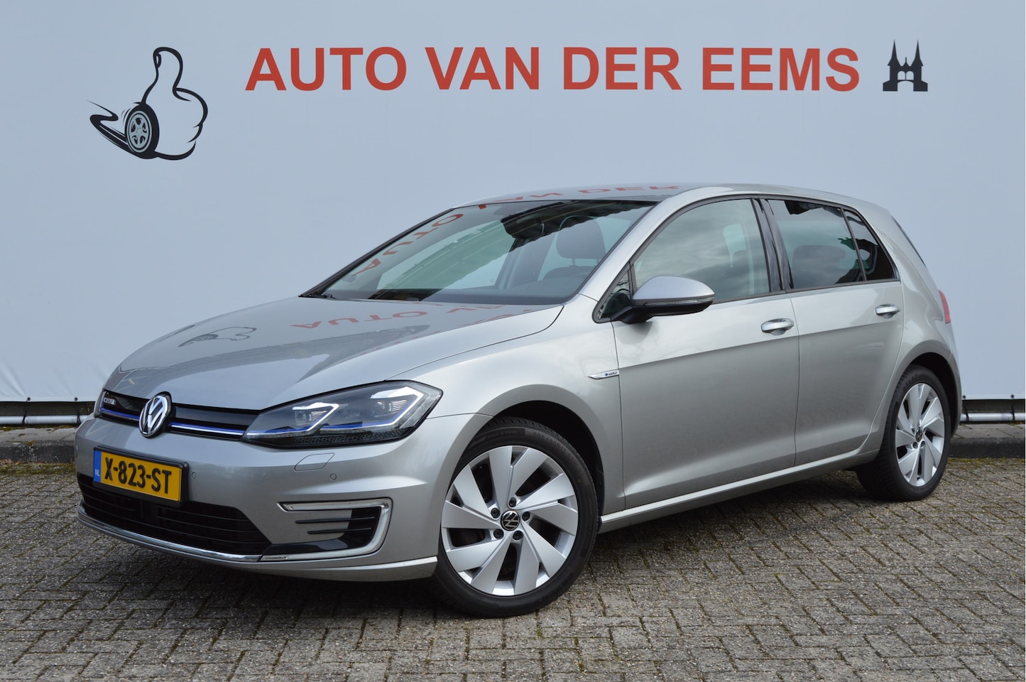 Volkswagen e-Golf - E-DITION Soh 91 / Warmtepomp / Led matrix / Apple,android / 17" - AutoWereld.nl