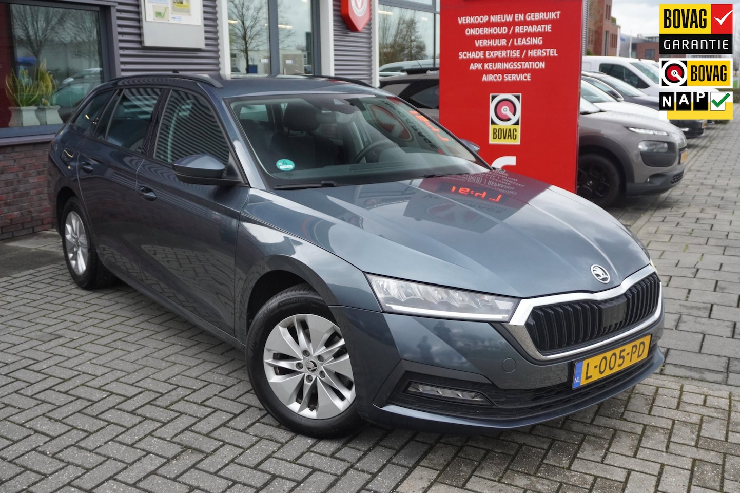 Skoda Octavia Combi - 1.0 e-TSI Business Edition / Carplay / Cruise control / Trekhaak - AutoWereld.nl