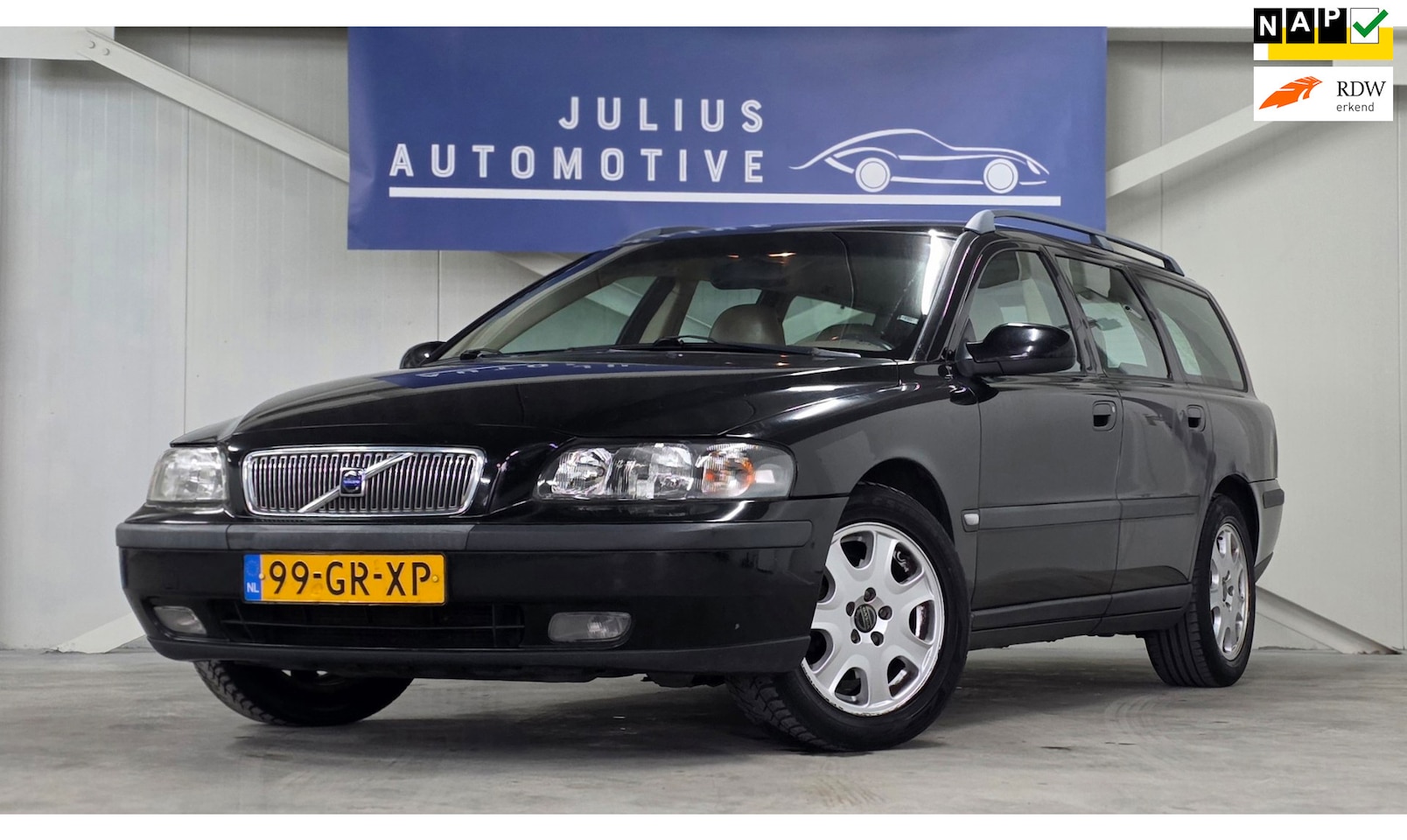 Volvo V70 - 2.4 Comfort Line Youngtimer Trekhaak A/T Garantie! - AutoWereld.nl